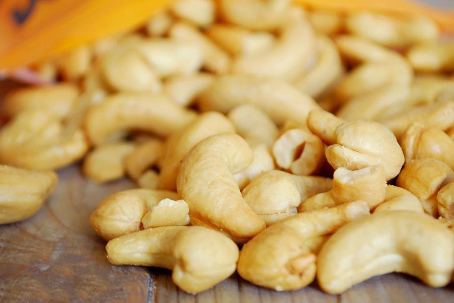 Can Dogs Eat Cashews? Can You Give Them to Your Dog?
